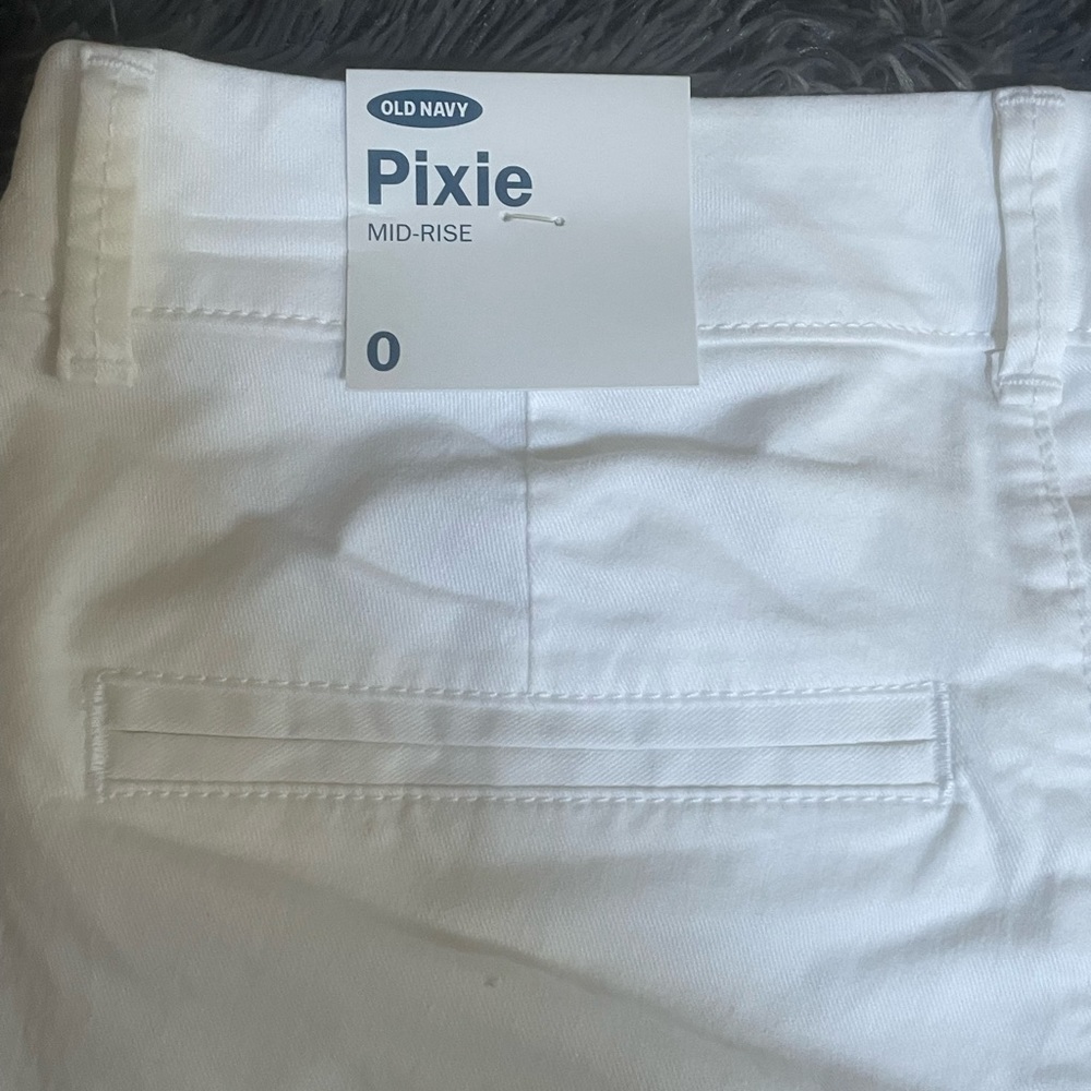 White Old Navy Pixie Chinos Ankle Length